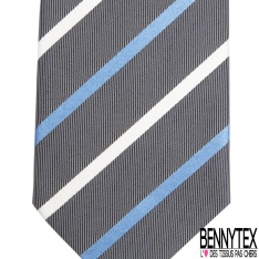 Cravate soie texturé motif rayure en biais indigo blanc cassé nuit