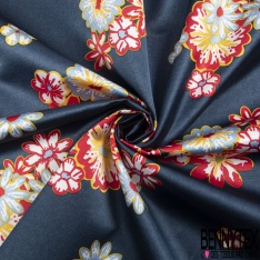 Satin coton viscose semi rigide imprimé géométrique et fleur roi blanc cassé acier rouge chinois encre de chine