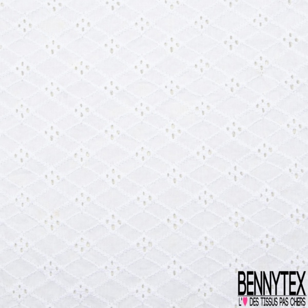Broderie anglaise coloris blanc optique losange fantaisie