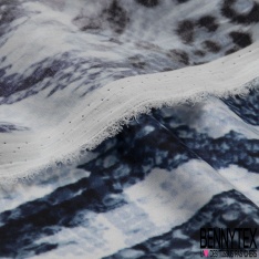 Satin polyester motif grosse fleur picturale blanche fond fantaisie or vieilli