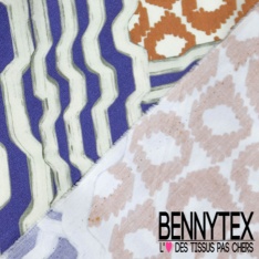 Popeline coton élasthanne digital motif gros coquillage bleu lavande graphique fond blanc cassé