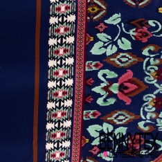 Crêpe viscose polyester froissé motif feuillage blanc discret fond noir