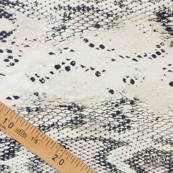 Fibranne viscose satinée imprimé digital peau de serpent stylisée fond blanc cassé