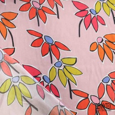 Fibranne viscose satinée imprimé digital peau de serpent stylisée fond blanc cassé