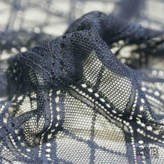 Guipure losange ajourée ton sur ton blanc cassé