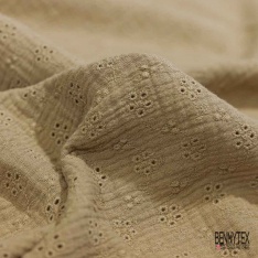 Double gaze de coton broderie anglaise sable de la prairie