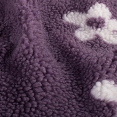 Sherpa Fleece tissu jacquard fleur fond aubergine