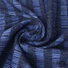 Jacquard imprimé papillon stylisé dans damier noir et blanc discret