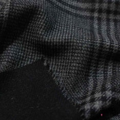 Natté de laine poilue léopard noir fond beige chaud