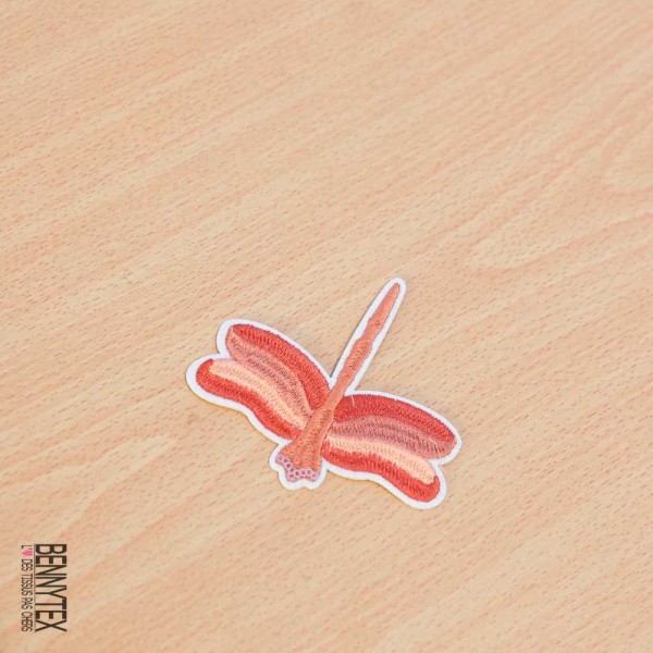 Ecusson brodé libellule ton orange