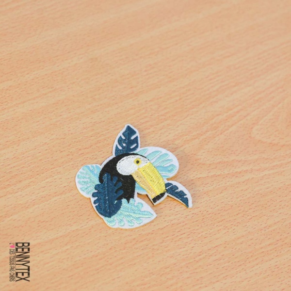 Ecusson brodé toucan forêt tropicale