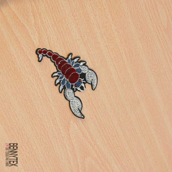 Ecusson brodé scorpion velours