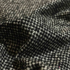 Tricot de laine bouclette noir blanc discret