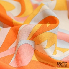 Crêpe viscose digital motif floral champêtre fond noir