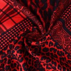 Twill viscose imprimé digital bandana cachemire noir rouge