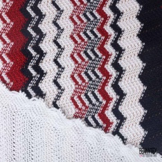 Tricot fantaisie damier asymétrique multicolore gris beige vert jade rouge noir