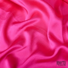 Coupon 3m satin polyester touché soie fin uni rouge