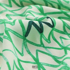 crepe viscose zigzag fond ecru blanc signature