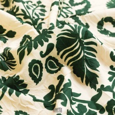 satin de viscose froissé fond ecru vert duck sandra
