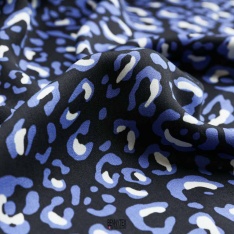 satin de viscose guepard fond noir tache