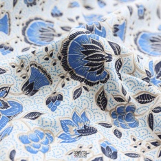 viscose imprimé fleurs fond blanc fleurs bleu