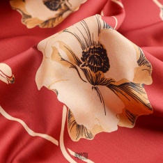 satinette de coton swiss fond carmin rouge fleurs beige