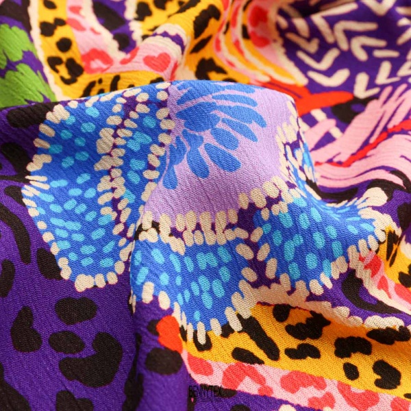 crepon viscose froissée perroquet fond violet allcolor
