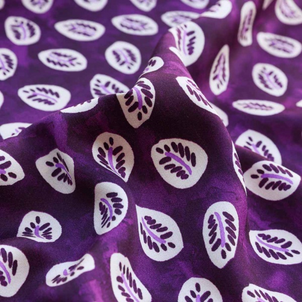satin viscose dessin feuilles violet