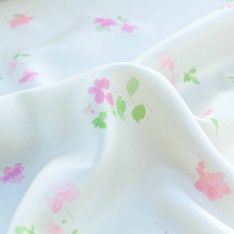 drap satin de luxe fluide et lourd polyester recyclé blanc cassé