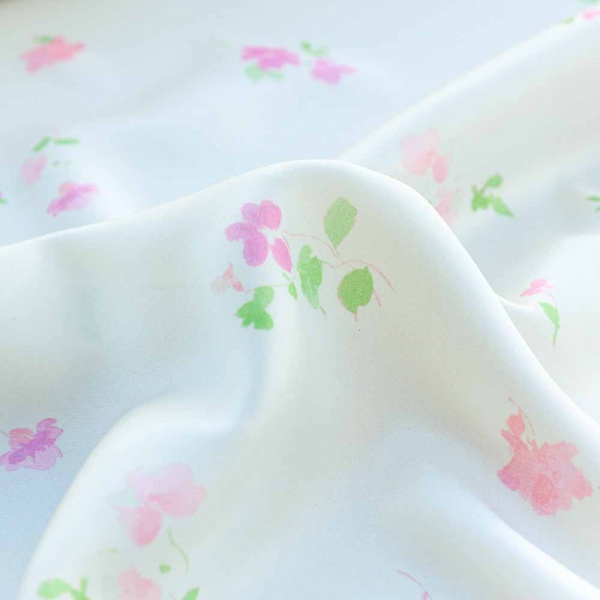 drap satin de luxe fluide et lourd polyester recyclé blanc cassé