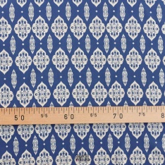coton swiss motif arabesque fond bleu marine clair