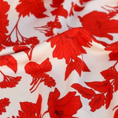 Satin viscose imprimé digital floral fond blanc cassé fleur rouge
