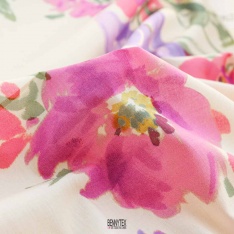 satinette de coton swiss fond beige fleurs pastel parme rose fushia mauve