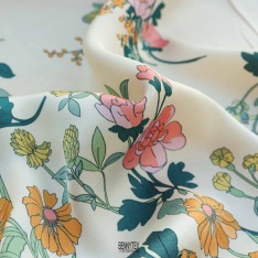Satin viscose imprimé digital base carré ciel indigo a fleurs