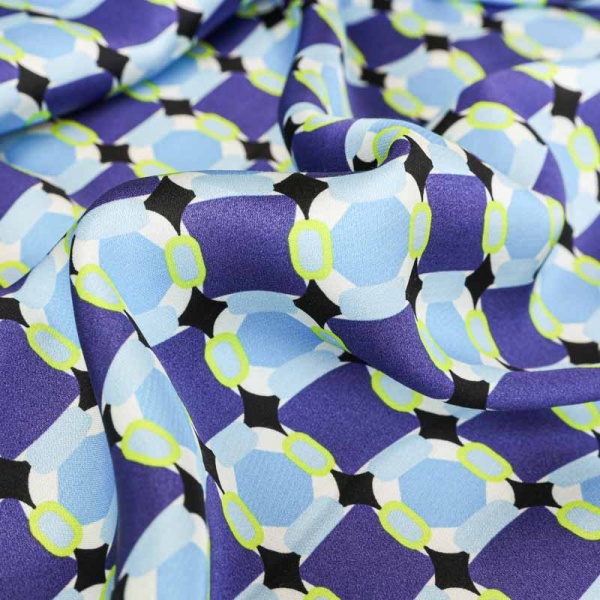 satin de viscose digital imprimé geometrique fond violet bleu