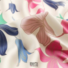 twill polyester satiné fluide fleurs multicolor fond blanc cassé