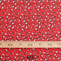 satinette viscose petit coeur fond rouge vif