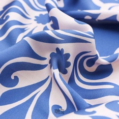 satin viscose de luxe sublime fond rose tres clair arabesque bleu pale