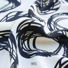 satin viscose dessin batique fond beige clair rond noir