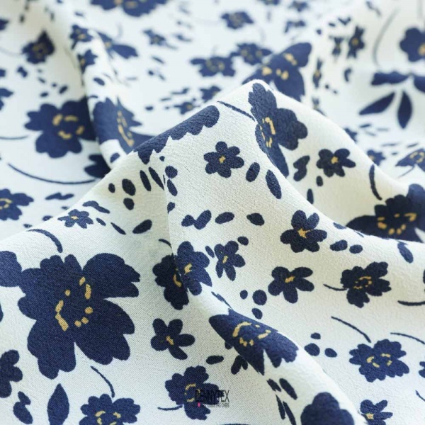 crepe viscose fond vanille ecru fleurs bleu marine