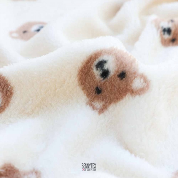 doudou enfant peluche super doux petit ourson fond ecru creme