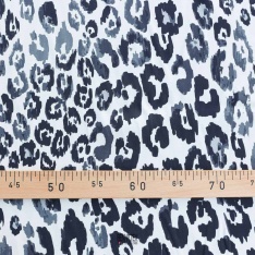 Satin viscose luxe digital leopard fond blanc tache noir et grise