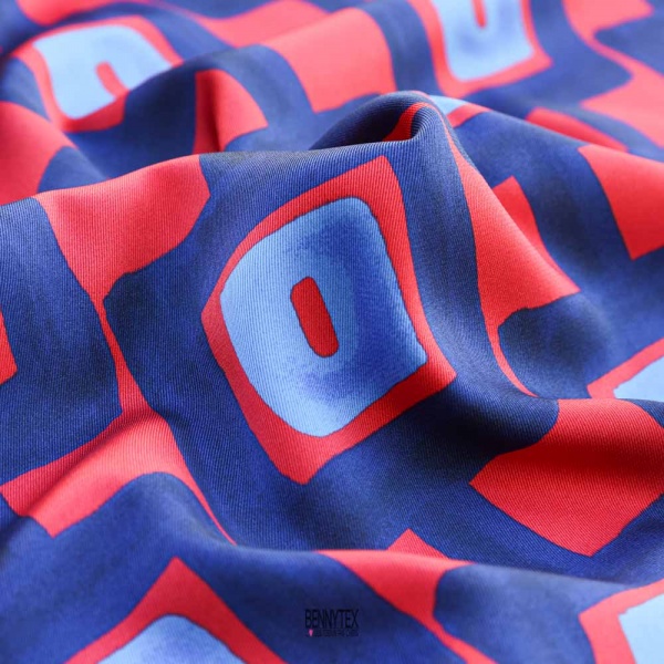 twill polyester satiné fluide carré geometrique fond rouge