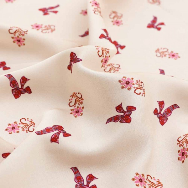 satin de viscose blanc cassé rosé petit noeud framboise