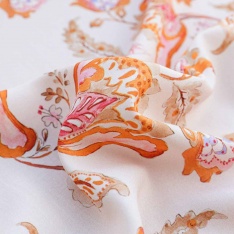 coupon fibranne viscose imprimé fond beige ecru a fleurs