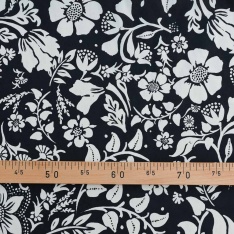 coton leger et souple fond noir a fleurs blanche