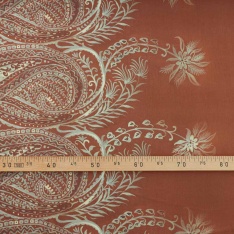 satin de viscose une base marron clair dessin olives