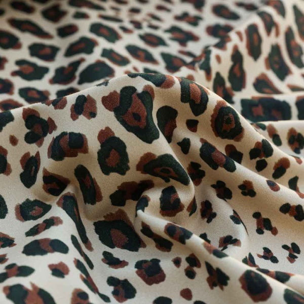 satin de coton peau douce lourd style balzouc leopard beige