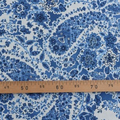 coton souple leger cachemire fond blanc et bleu electric