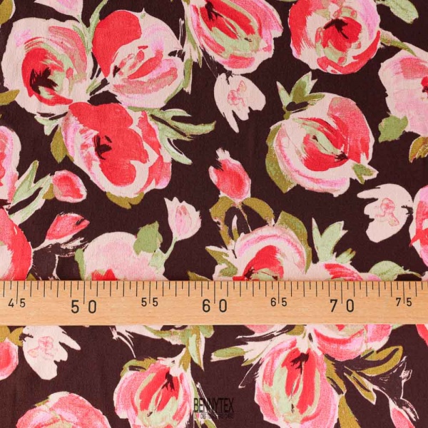 crepe viscose marocain fond choco noir fleurs rose et corail